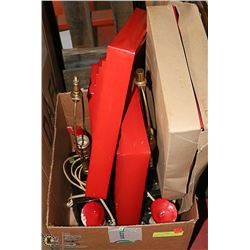 SET OF 2 VINTAGE TABLE LAMPS.  ONE FINIAL IS