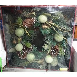 LARGE CHRISTMAS WREATH IN BOX - 22 INCH