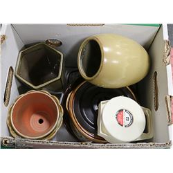 LOT OF CERAMIC VASES AND ELECTRIC POTPOURRI