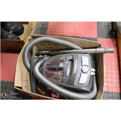 BISSELL CANISTER VAC WITH RETRACTABLE