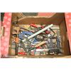 Image 1 : BOX FULL OF CLAMPS