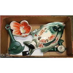 SET OF 2 VINTAGE SERVING PLATES AND NEW KITCHEN