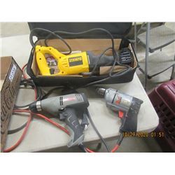 De Walt Reciprocating Saw w Case & 2 Drills