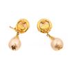 Image 7 : Chanel Vintage Gold Faux Pearl Tear Drop Clip On Earrings