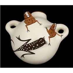 Zuni 3 Dimensional Frog & Lizard Pot by Peynetsa