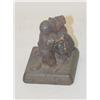 Image 2 : 3" CAST IRON PAPERWEIGHT W/ KISSING COUPLE (SUNBONNET G