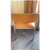 Image 5 : 2 Orange Chairs