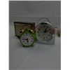 Image 1 : 3 alarm clocks