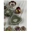 Image 7 : Assorted glass and ceramic figurines