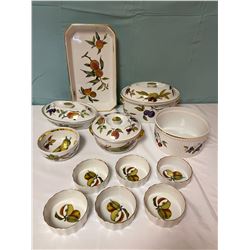 Royal Worcester Tablewares Set