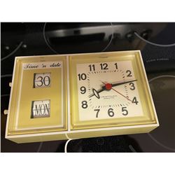 Retro Calendar Clock