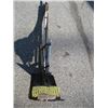 Image 1 : BUNDLE OF GARDEN TOOLS, PRUNER, CAR WASH BRUSH, SHOVEL ETC.