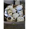 Image 1 : A LOT OF CERAMIC TEA POTS