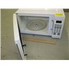 Image 2 : DANBY DIPLOMAT MICROWAVE.