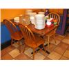 Image 1 : 4 ARROWBACK CHAIRS, 2 SINGLE PEDESTAL TABLES