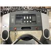 Image 2 : LIFE FITNESS 95TI COMMERCIAL INCLINE FLEXDECK TREADMILL, 120V/20A PLUG