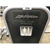 Image 2 : LIFE FITNESS TRICEPS PRESS STATION