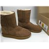 Image 3 : Kirkland Short Shearling Boot (size 6) Chestnut