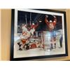 Image 2 : Framed Gretzky Team Canada Scores collector picture