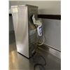Image 4 : Bunn Commercial hot water dispenser - BUYER MUST PROFESSIONALLY DISCONNECT AND CAP ALL WATER, GAS, E