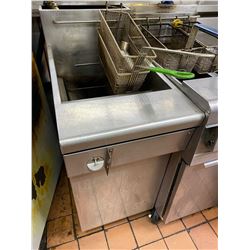 Quest double BasketGas Deep Fryer-BUYER MUST PROFESSIONALLY DISCONNECT AND CAP