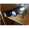 Image 2 : 2 FLASHLIGHTS AND CYLINDRICAL LOCK SET
