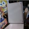 Image 3 : 2 white boards and 2 pinatas