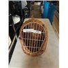 Image 2 : WICKER PET CARRIER