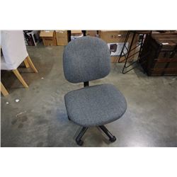 GREY ROLLING OFFICE CHAIR