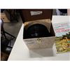 Image 3 : SMALL CASE OF RECORDS 45s