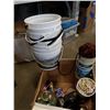 Image 2 : BOX OF YARN, ESTATE GOODS, OIL LAMP
