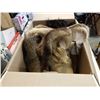 Image 3 : BOX OF ANIMAL FUR