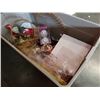 Image 3 : TOTE OF XMAS DECOR