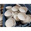 Image 2 : TOTE OF DISHES AND PICNIC BASKET