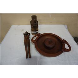 2 WOOD CARVINGS AND VINTAGE WOOD LIDDED BOWL AND SERVING BOWL