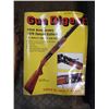 Image 2 : VINTAGE 1978 GUN DIGEST AND CARVED BARRY PACKER CHEIF