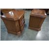 Image 9 : PAIR OF OAK ENDTABLES