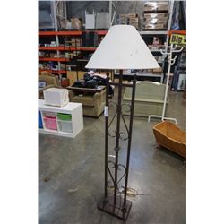 METAL FLOOR LAMP