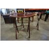 Image 4 : 3 BOMBAY CO FOLDING TV TRAYS