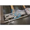 Image 7 : WHITE WOOD TWIN SIZE BED FRAME