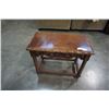 Image 1 : HIGHLY CARVED ENDTABLE