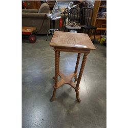 OAK BOBBIN TURNED TABLE