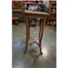 Image 2 : OAK BOBBIN TURNED TABLE