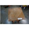Image 3 : OAK BOBBIN TURNED TABLE