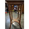 Image 6 : OAK BOBBIN TURNED TABLE