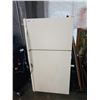 Image 2 : KENMORE WHITE FRIDGE APPROX 33 INCHES WIDE 65 TALL 31 DEEP