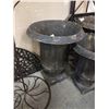Image 2 : Large and medium metal planters