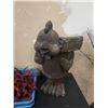 Image 2 : Chicken welcome planter with decorative metal rooster and leaf hooks