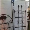 Image 2 : Decorative metal garden stake, 2 spear rods and folding plant pot holder