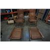 Image 2 : WOOD PATIO TABLE, 2 LEAFS AND 4 CHAIRS